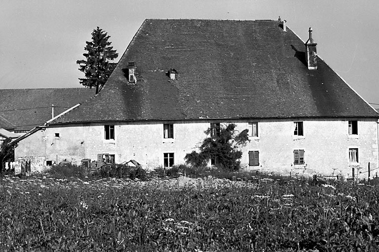 Façade sur pré. © Dominique Dominguez / Région Bourgogne-Franche-Comté, Inventaire du patrimoine - 1979