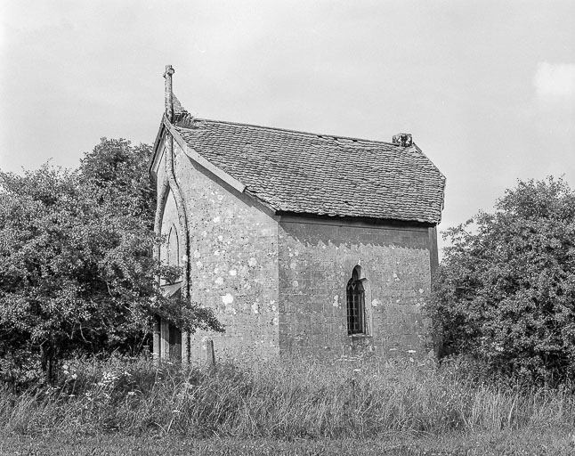 Façade latérale droite. © Dominique Dominguez / Région Bourgogne-Franche-Comté, Inventaire du patrimoine - 1979