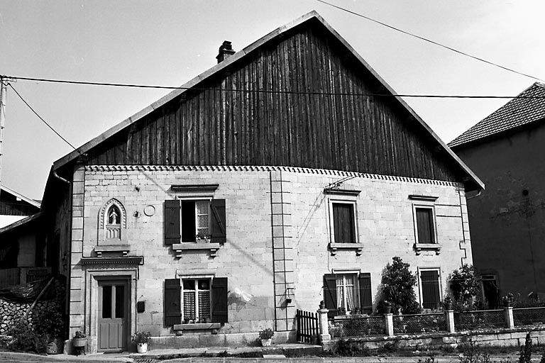 Façade antérieure. © Dominique Dominguez / Région Bourgogne-Franche-Comté, Inventaire du patrimoine - 1979