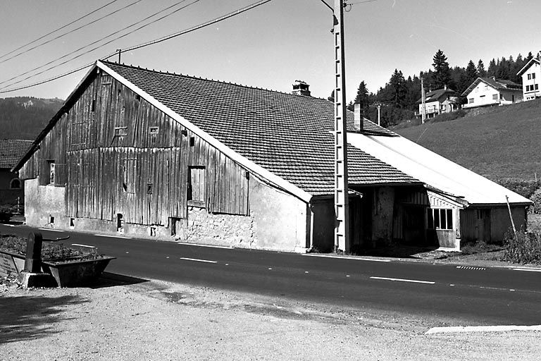 Vue de trois quarts. © Dominique Dominguez / Région Bourgogne-Franche-Comté, Inventaire du patrimoine - 1979