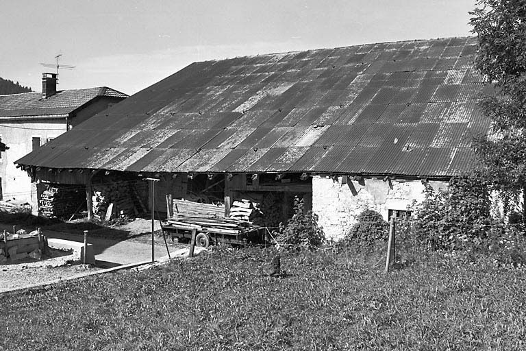 Mur goutterot et toiture. © Dominique Dominguez / Région Bourgogne-Franche-Comté, Inventaire du patrimoine - 1979