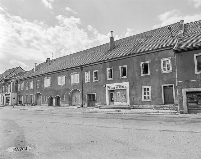 La Grande Rue du n° 2 au n° 6 © Dominique Dominguez / Région Bourgogne-Franche-Comté, Inventaire du patrimoine - 1979