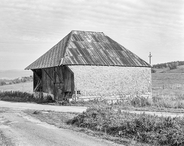 Bâtiment servant de remise. © Yves Sancey / Région Bourgogne-Franche-Comté, Inventaire du patrimoine - 1979