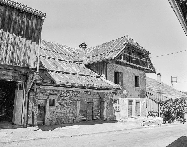 Ferme située rue Saint-Jean. © Dominique Dominguez / Région Bourgogne-Franche-Comté, Inventaire du patrimoine - 1979