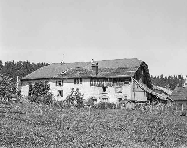 Ferme située à Chantegrue : façades postérieure et latérale gauche. © Dominique Dominguez / Région Bourgogne-Franche-Comté, Inventaire du patrimoine - 1979