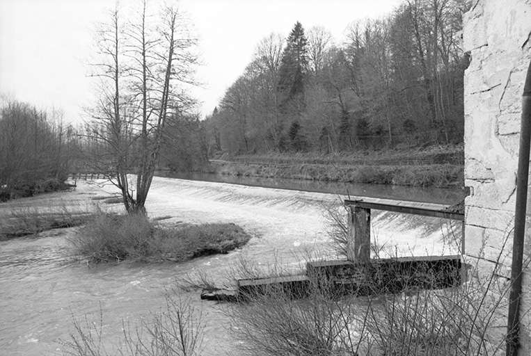 Vue du barrage. © J. Dumont / Région Bourgogne-Franche-Comté, Inventaire du patrimoine - 1979