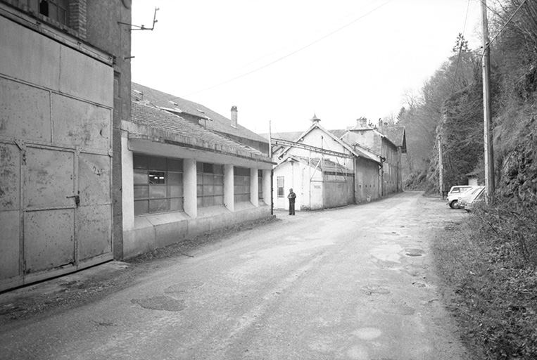 Entrée. Bureaux (L) au 1er étage. © J. Dumont / Région Bourgogne-Franche-Comté, Inventaire du patrimoine - 1979