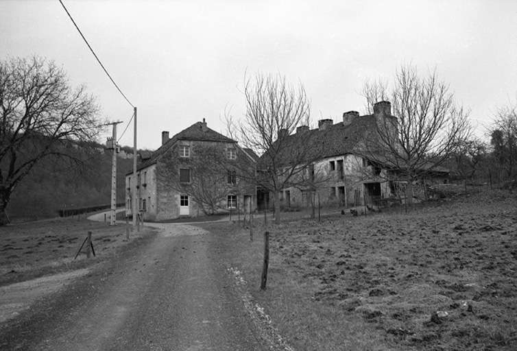 Vue d'ensemble. © J. Dumont / Région Bourgogne-Franche-Comté, Inventaire du patrimoine - 1979 Vue d'ensemble. © J. Dumont / Région Bourgogne-Franche-Comté, Inventaire du patrimoine - 1979