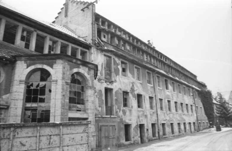 Vue de trois quarts de l'atelier d'horlogerie en 1979. © J. Dumont / Région Bourgogne-Franche-Comté, Inventaire du patrimoine - 1979