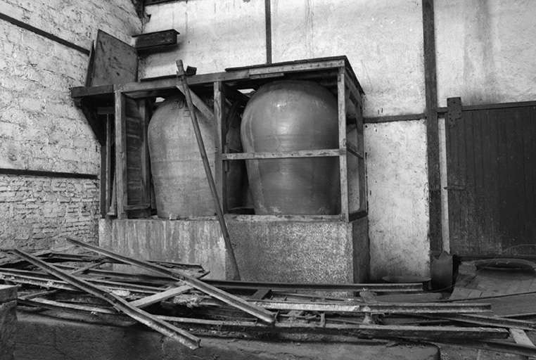 Récipient en grès. © J. Dumont / Région Bourgogne-Franche-Comté, Inventaire du patrimoine - 1979 Récipient en grès. © J. Dumont / Région Bourgogne-Franche-Comté, Inventaire du patrimoine - 1979