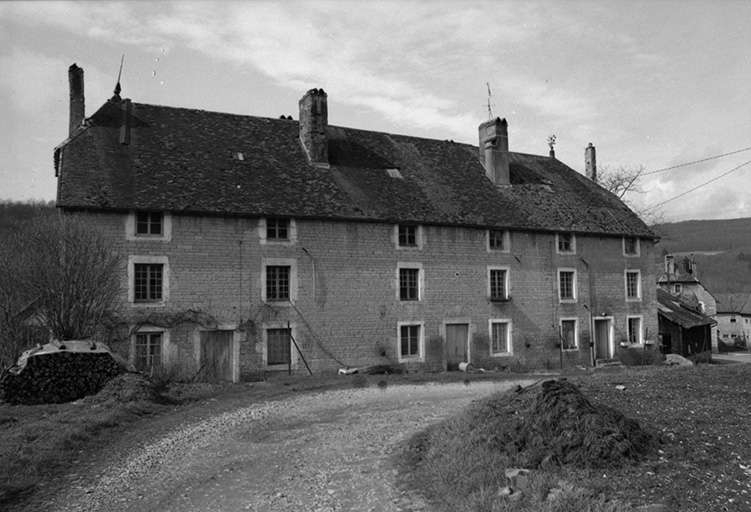 Logement ouvrier. © J. Dumont / Région Bourgogne-Franche-Comté, Inventaire du patrimoine - 1979 Logement ouvrier. © J. Dumont / Région Bourgogne-Franche-Comté, Inventaire du patrimoine - 1979