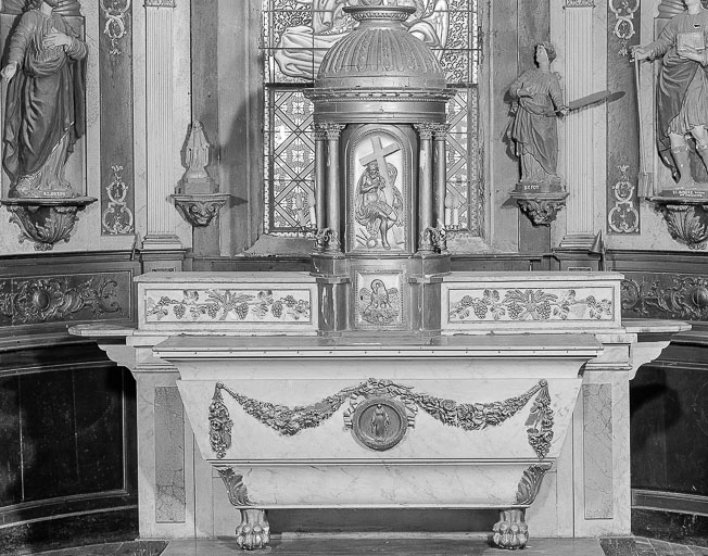 Maître-autel : l'autel. © Yves Sancey / Région Bourgogne-Franche-Comté, Inventaire du patrimoine - 1979