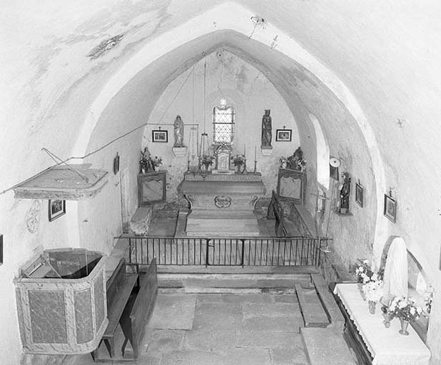 Intérieur : nef et choeur. © Yves Sancey / Région Bourgogne-Franche-Comté, Inventaire du patrimoine - 1979