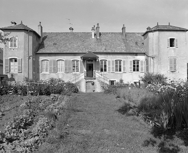 Façade antérieure, vue de face. © Yves Sancey / Région Bourgogne-Franche-Comté, Inventaire du patrimoine - 1979