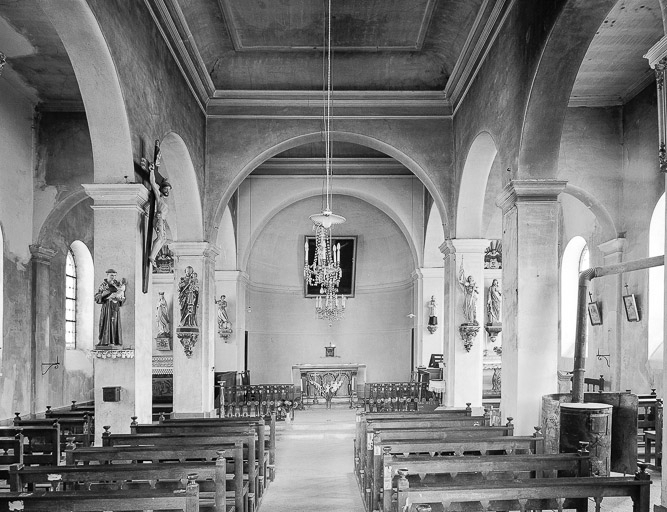 Intérieur : nef et choeur vus depuis l'entrée. © Yves Sancey / Région Bourgogne-Franche-Comté, Inventaire du patrimoine - 1979
