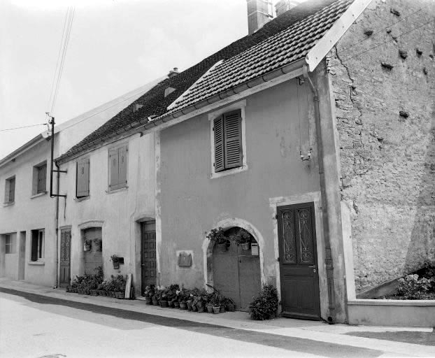 Façade antérieure vue de trois-quarts droit. © Yves Sancey / Région Bourgogne-Franche-Comté, Inventaire du patrimoine - 1979