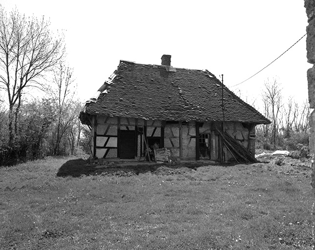 Ferme cadastrée 1969 AL 137 : vue d'ensemble. © Bernard Lardière / Région Bourgogne-Franche-Comté, Inventaire du patrimoine - 1979