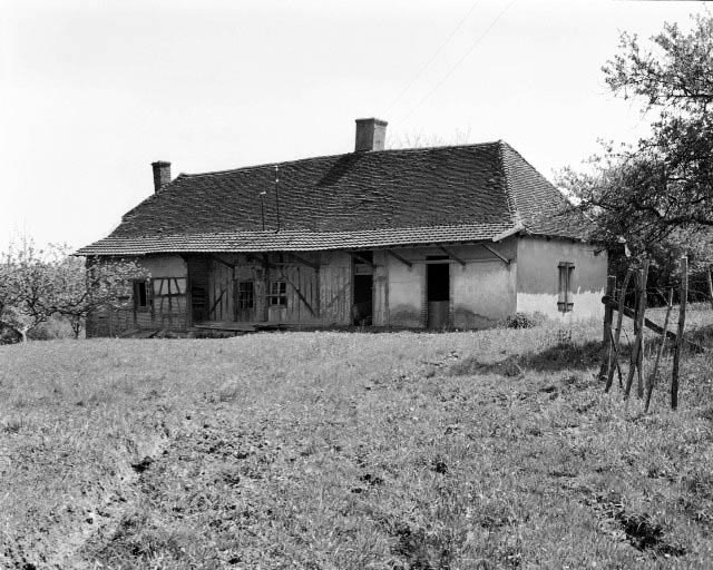 Bâtiment d'habitation. © Bernard Lardière / Région Bourgogne-Franche-Comté, Inventaire du patrimoine - 1979