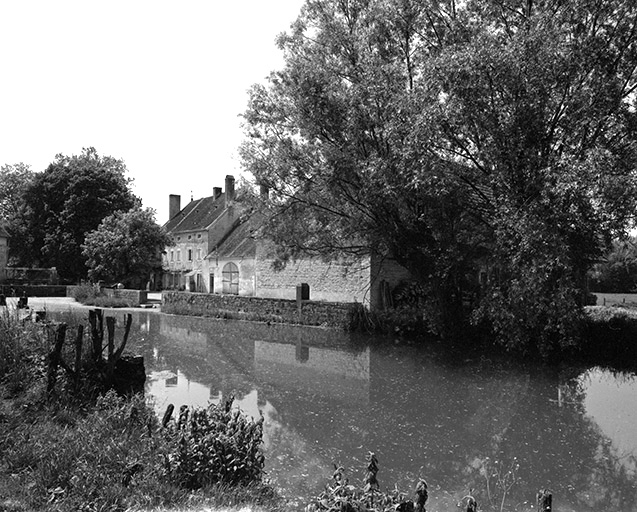 La ferme, vue générale de trois quarts droit. © Bernard Lardière / Région Bourgogne-Franche-Comté, Inventaire du patrimoine - 1979