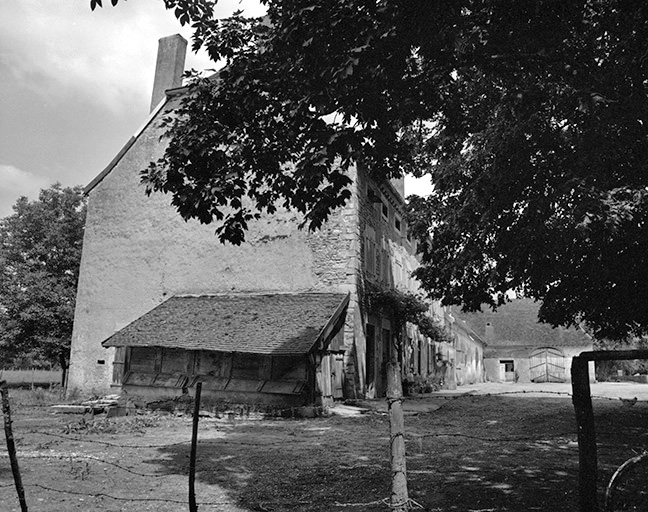 La ferme, vue générale de trois quarts gauche. © Bernard Lardière / Région Bourgogne-Franche-Comté, Inventaire du patrimoine - 1979