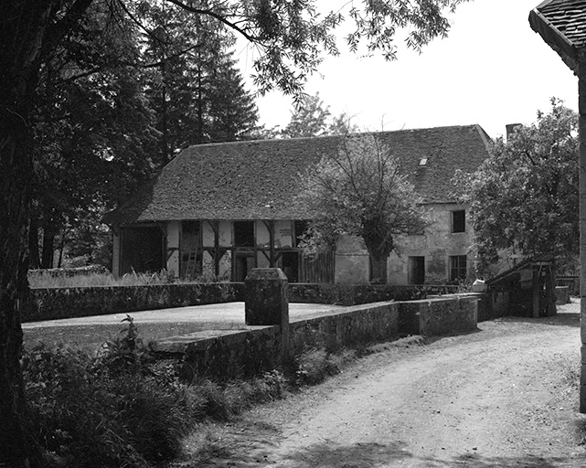 Façade antérieure du moulin. © Bernard Lardière / Région Bourgogne-Franche-Comté, Inventaire du patrimoine - 1979