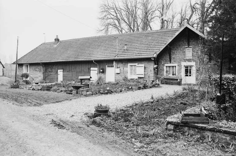 Façade antérieure d'un logement ouvrier. © Jack Dumont / Région Bourgogne-Franche-Comté, Inventaire du patrimoine - 1979
