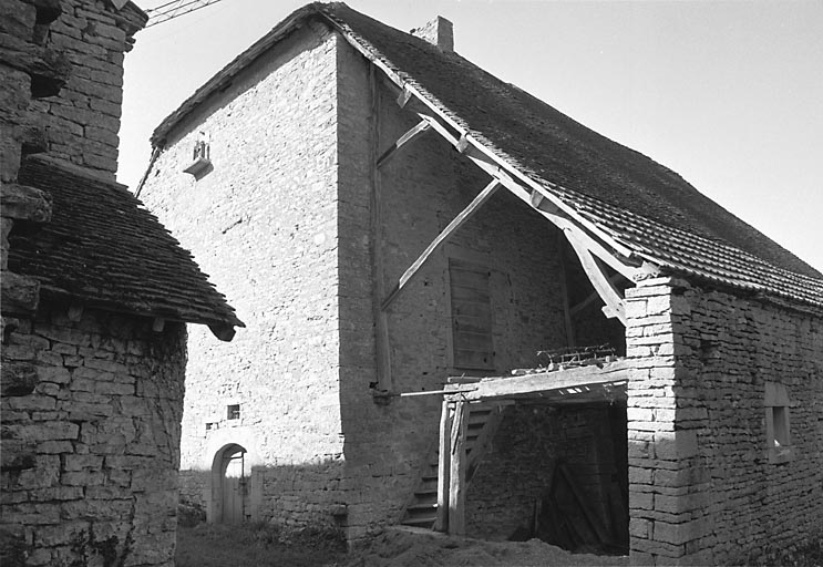 Façade antérieure. © Bernard Lardière / Région Bourgogne-Franche-Comté, Inventaire du patrimoine - 1979