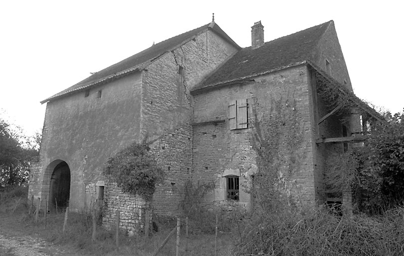 Façade antérieure. © Bernard Lardière / Région Bourgogne-Franche-Comté, Inventaire du patrimoine - 1979