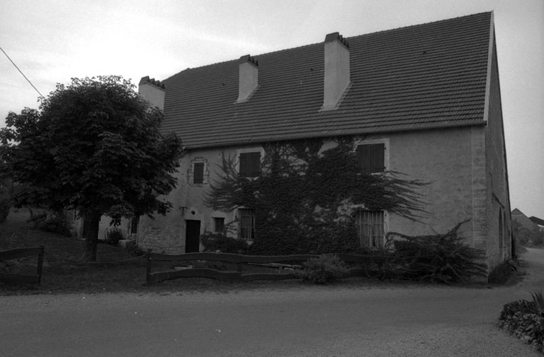 Façade antérieure. © Bernard Lardière / Région Bourgogne-Franche-Comté, Inventaire du patrimoine - 1979