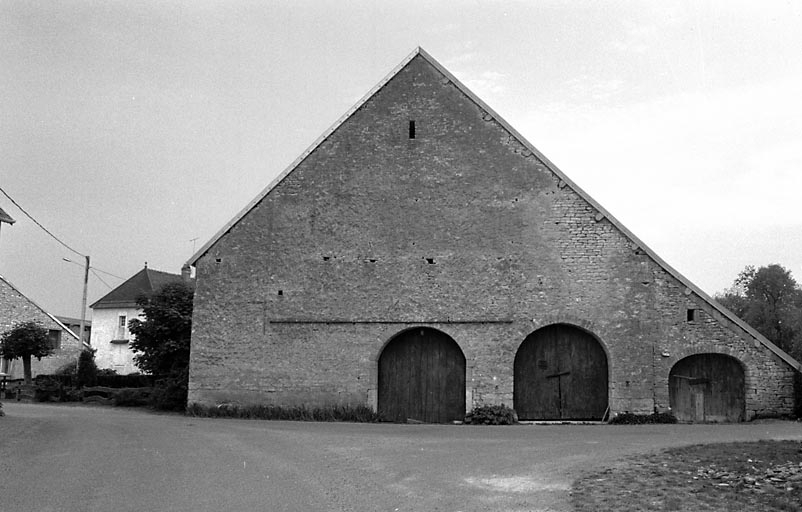 Façade latérale droite. © Bernard Lardière / Région Bourgogne-Franche-Comté, Inventaire du patrimoine - 1979