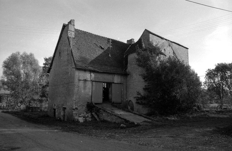 Partie agricole : façade antérieure. © Bernard Lardière / Région Bourgogne-Franche-Comté, Inventaire du patrimoine - 1979