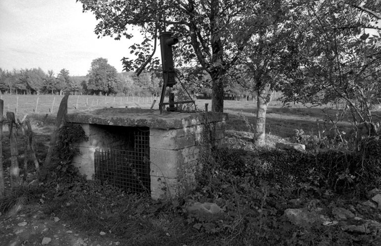 Vue du puits. © Bernard Lardière / Région Bourgogne-Franche-Comté, Inventaire du patrimoine - 1979