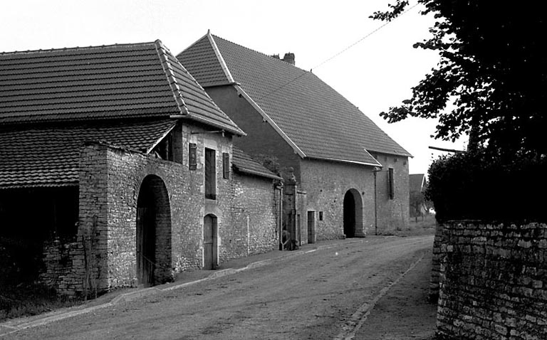 Façade sur rue. © Bernard Lardière / Région Bourgogne-Franche-Comté, Inventaire du patrimoine - 1979