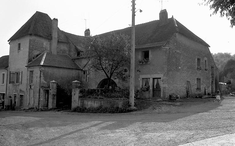 Façade antérieure. © Bernard Lardière / Région Bourgogne-Franche-Comté, Inventaire du patrimoine - 1979