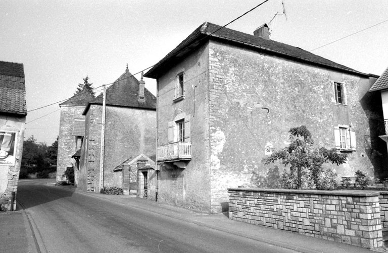Vue de trois quarts droit. © Bernard Lardière / Région Bourgogne-Franche-Comté, Inventaire du patrimoine - 1979