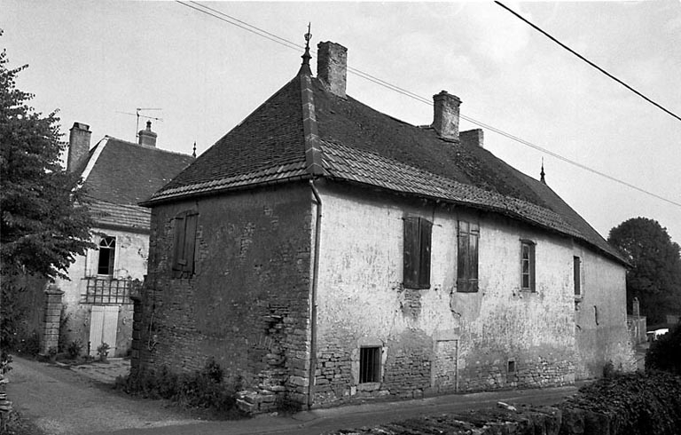 Parties d'habitation vues de trois quarts. © Bernard Lardière / Région Bourgogne-Franche-Comté, Inventaire du patrimoine - 1979