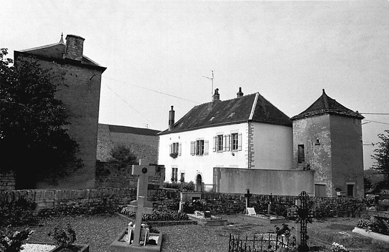 Façade antérieure. © Bernard Lardière / Région Bourgogne-Franche-Comté, Inventaire du patrimoine - 1979