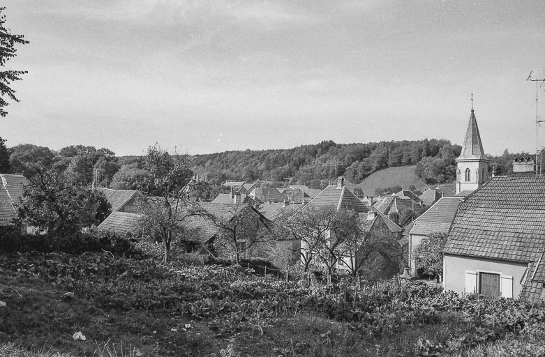 Vue depuis la rue Longevaux. © Bernard Lardière / Région Bourgogne-Franche-Comté, Inventaire du patrimoine - 1979
