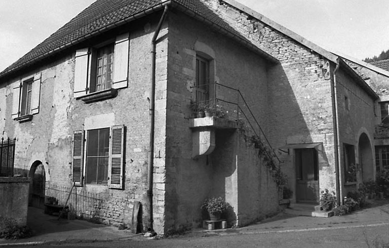 Façades antérieure et latérale gauche. © Bernard Lardière / Région Bourgogne-Franche-Comté, Inventaire du patrimoine - 1979