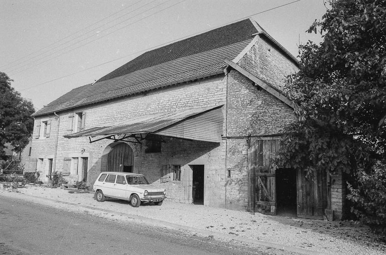 Vue d'ensemble (depuis la droite). © Bernard Lardière / Région Bourgogne-Franche-Comté, Inventaire du patrimoine - 1979