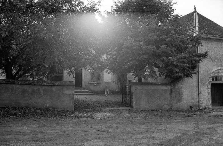 La cour. © Bernard Lardière / Région Bourgogne-Franche-Comté, Inventaire du patrimoine - 1979