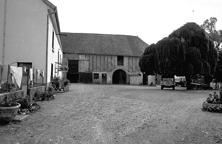 Façades sur cour. © Bernard Lardière / Région Bourgogne-Franche-Comté, Inventaire du patrimoine - 1979