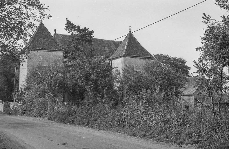 Façade postérieure. © Bernard Lardière / Région Bourgogne-Franche-Comté, Inventaire du patrimoine - 1979