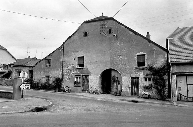 Façade sur rue. © Bernard Lardière / Région Bourgogne-Franche-Comté, Inventaire du patrimoine - 1979