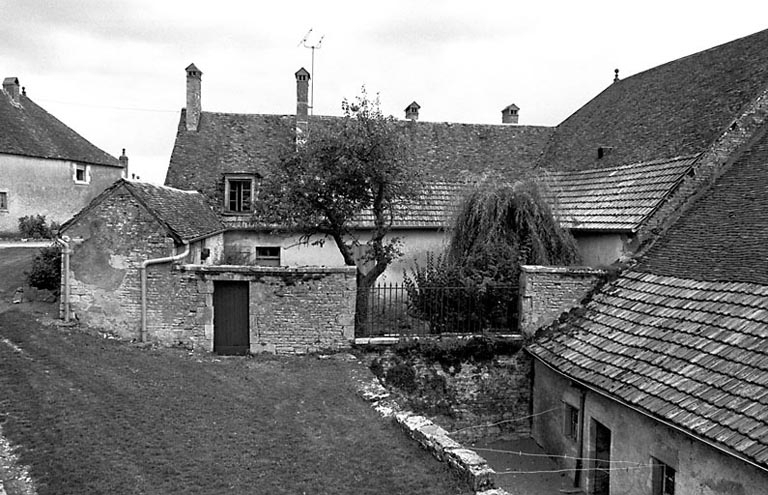 Façade sur cour. © Bernard Lardière / Région Bourgogne-Franche-Comté, Inventaire du patrimoine - 1979