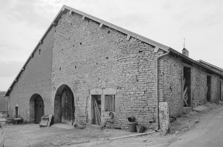 Ferme située ruelle des Voeux : façade antérieure. © Bernard Lardière / Région Bourgogne-Franche-Comté, Inventaire du patrimoine - 1979