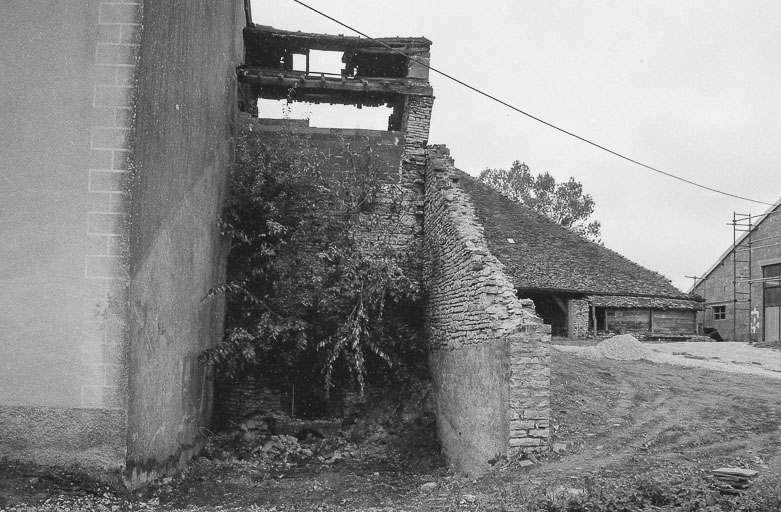Le four, façade postérieure. © Bernard Lardière / Région Bourgogne-Franche-Comté, Inventaire du patrimoine - 1979