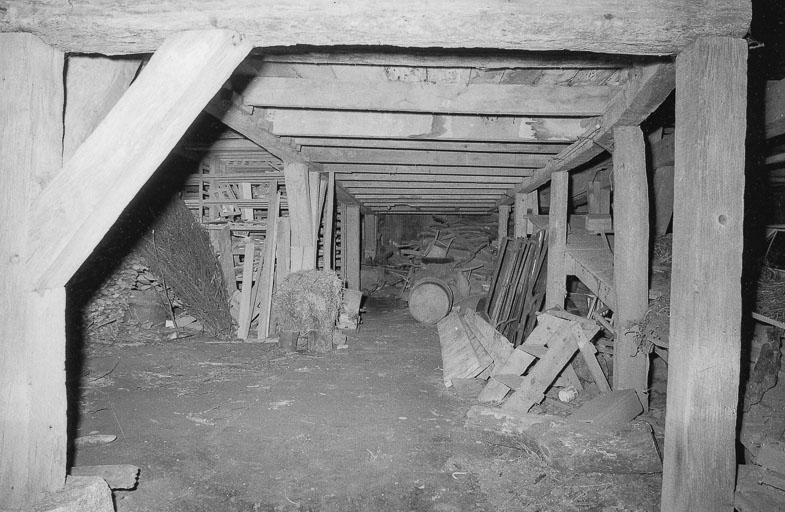 Intérieur du séchoir. © Bernard Lardière / Région Bourgogne-Franche-Comté, Inventaire du patrimoine - 1979
