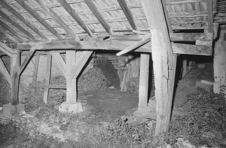 Intérieur du séchoir. © Bernard Lardière / Région Bourgogne-Franche-Comté, Inventaire du patrimoine - 1979