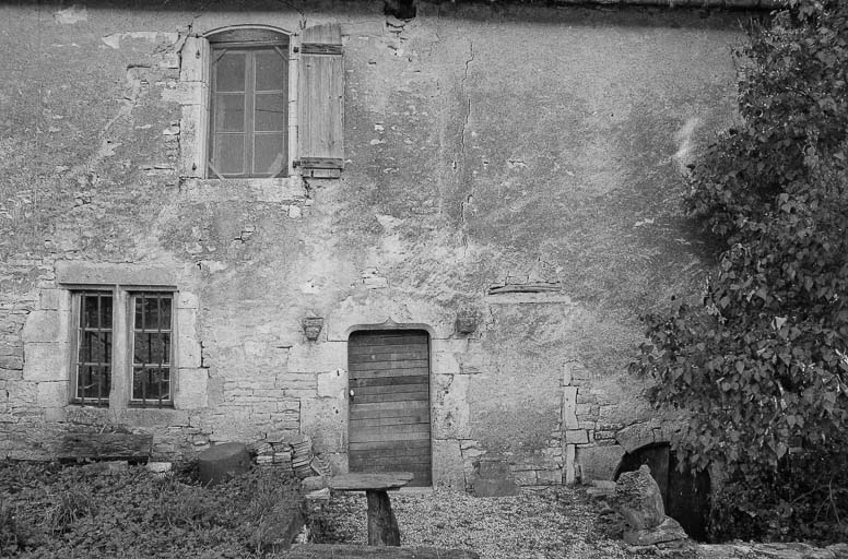 Détail de la façade antérieure. © Bernard Lardière / Région Bourgogne-Franche-Comté, Inventaire du patrimoine - 1979